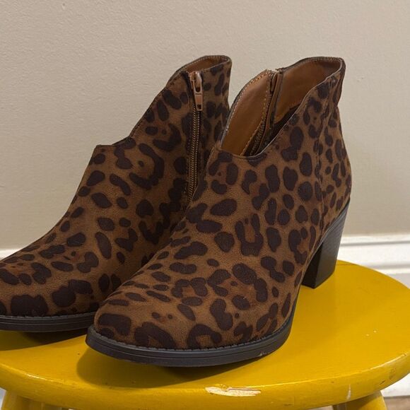 Pierre Dumas Brown Leopard Ankle Booties size 9 - Picture 1 of 8